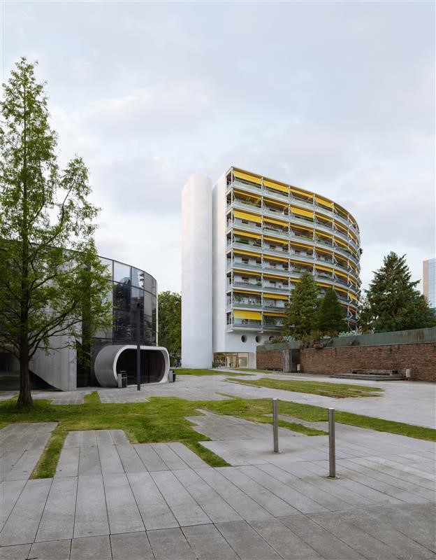 Habiter Niemeyer à Val de Fontenay : récit de la transformation de bureaux en logements dans le parc des Olympiades augmenté 